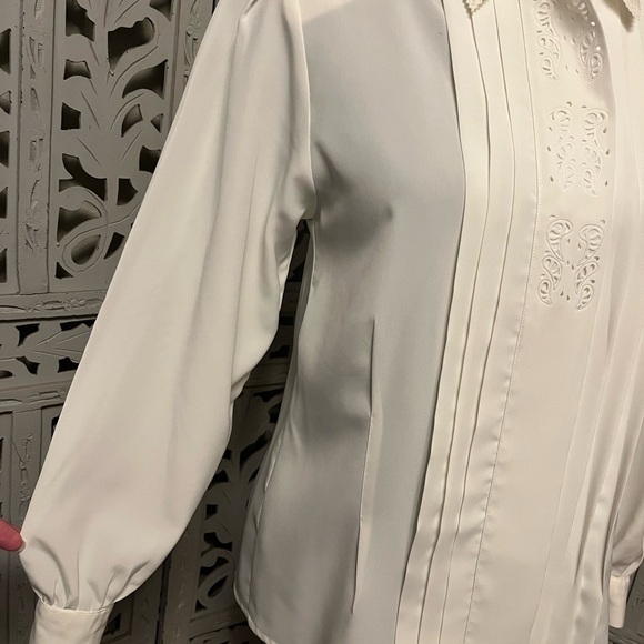 YVES St.CLAIR SIMPLY ELEGANT OFF WHITE SILKY BUTTON UP LONG SLEEVE TOP - Picture 5 of 9